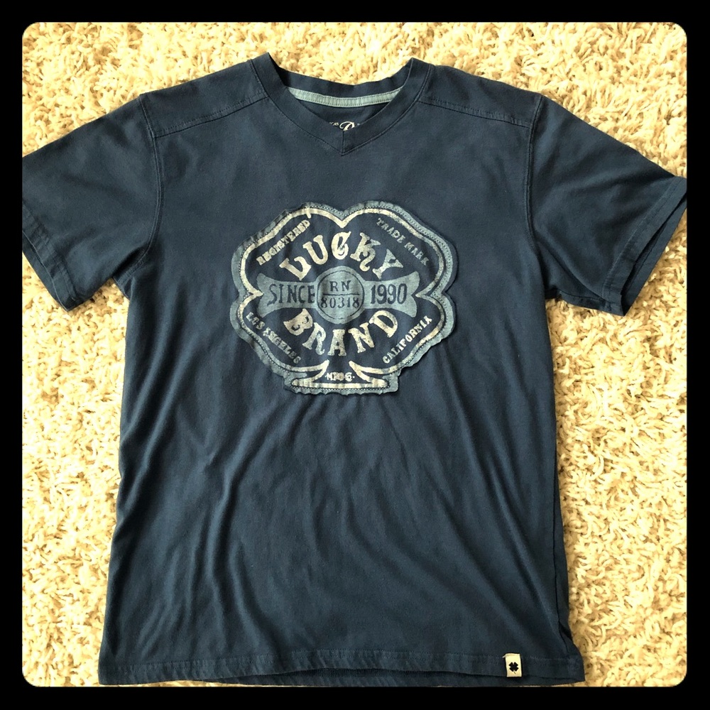 Boys Lucky Brand v-neck T-shirt size M
